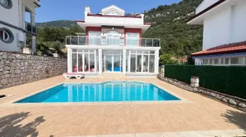 Dağ Manzaralı Ayrıcalıklı Ovacık Villası